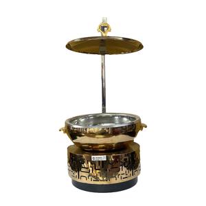 Le plat de chauffe-plats est une cuisson en métal ou une casserole de service sur un support avec une source de chaleur, souvent utilisée pour la cuisson à table. - Product Image 1