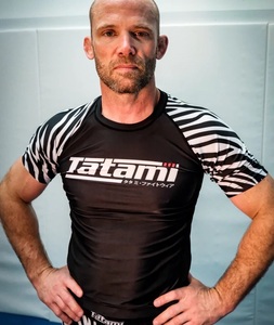 เสื้อกันผื่นพิมพ์ลายดิจิทัลแบบแห้งเร็วสำหรับผู้ใหญ่เสื้อกันผื่น MMA BJJ ผ้า100% โพลีเอสเตอร์สแปนเด็กซ์ - Product Image 2