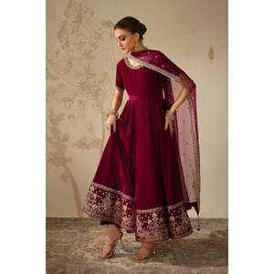 Ensemble de costume pour femme en velours brodé 100% polyester PEPRIKA PR-1225 - Product Image 6