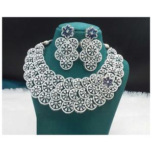 Collier et boucles d'oreilles AD au design unique pour vêtements de mariée disponibles au meilleur prix auprès de l'Inde. - Product Image 1