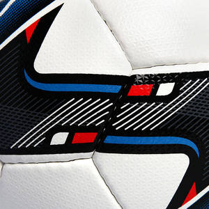 Balón de fútbol de cuero sintético texturizado hecho a mano, adecuado para jugar en tierra dura, balones de fútbol pakistaníes de la mejor calidad - Product Image 2