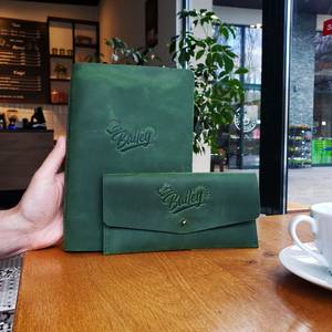 Couverture de menu A4 en cuir pour restaurants et hôtels LMC-0087 avec pages intérieures et design Booklike - Product Image 1