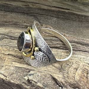 แหวนแต่งงาน/หมั้น ทรงโบฮีเมียน ทำมือ ดีไซน์หรูหรา เงินแท้ 925 สองสี ประดับควอตซ์สโมกกี้ ทรงรี - Product Image 3