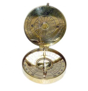 Brújula de viaje para acampar luminosa de latón clásico estándar superior Nuevo estilo de reloj de bolsillo portátil con diseño antiguo Venta de caja de metal - Product Image 2