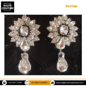 Boucles d'oreilles en cristal de tournesol brodées à la main avec broche et vis pour vêtements de mariage/de mariée - Product Image 4