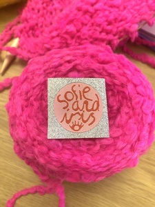 Etiquetas de ropa blancas privadas de poliéster tejido, fabricante de ropa, etiquetas de tela, cuello de hierro, Color personalizado, etiqueta con logotipo personalizado, ropa - Product Image 3