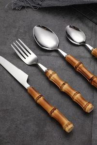 Ensemble de couverts en bois et en acier inoxydable fabriqué à la main pour les cuisines modernes et les occasions spéciales de repas - Product Image 3