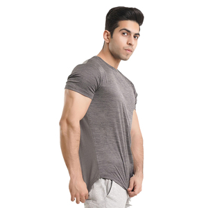 Service OME T-shirts pour hommes en polyester de couleur grise 240 Gsm T-shirt uni à coupe ajustée pour homme avec logo et taille personnalisés - Product Image 3