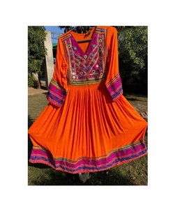 Vestidos Kuchi étnicos vintage de Afganistán/Pakistán Ropa de fiesta tradicional con colores vibrantes y decoración de encaje - Product Image 3