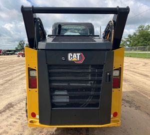 รถตักล้อยาง CAT 272D3 รุ่นทรงพลัง พร้อมรางยางขนาด 15 นิ้ว เครื่องยนต์ 67 แรงม้า และความจุในการยกของ 4323 ปอนด์ - Product Image 2