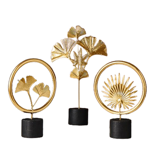 Décoration de table feuille d'or fabriquée en usine Accents décoratifs en métal faits à la main Design personnalisé pour la maison Salon Table à manger Meilleur cadeau - Product Image 1