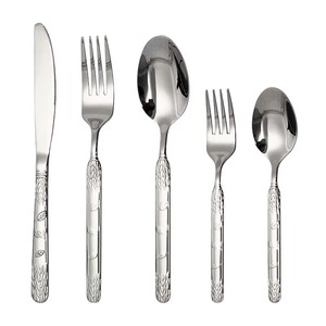 Lujo 18/0 Acero inoxidable 4 piezas Plata con cucharas para servir Vajilla Cubiertos Juego de cubiertos para fiestas de boda - Product Image 4