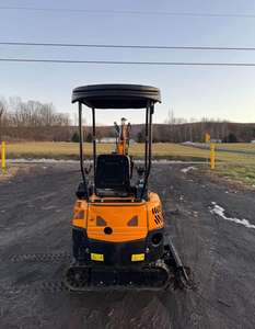 LIVRAISON GRATUITE Mini-excavatrice VA15P de 1,2 tonne homologuée EPA CE, moteur diesel de 15 ch, ROPS ouvert, lame de 37 pouces, largeur de 37 pouces, godet de 14 pouces, chenilles de 7 pouces - Product Image 2