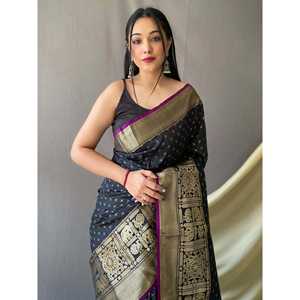 Sari en soie tissée noire agréable avec un chemisier pour les occasions de mariage - Product Image 2