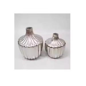 Maceta de florero de Metal de alta calidad para decoración de mesa de oficina y maceta de Hotel con pulido y Chapado en plata por decor Impex - Product Image 1
