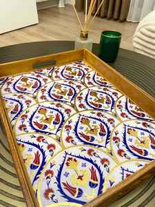 Plateau de service en bois au design moderne avec poignées comme pouf ou plateau à thé pour une utilisation décorative ou comme cadeau - Product Image 3