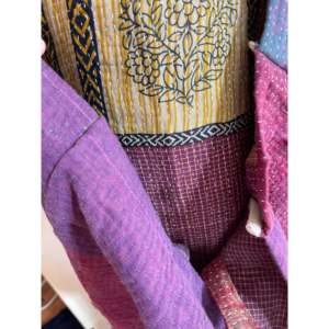 Sac fourre-tout vintage Kantha de haute qualité en toile améthyste avec broderie et lettres décoratives, couleur unie, lavable pour usage quotidien toutes saisons - Product Image 6