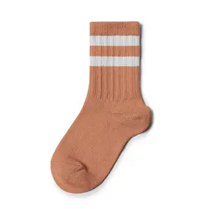 批发运动袜定制标志高品质彩色搞笑船员棉男袜巴基斯坦制造