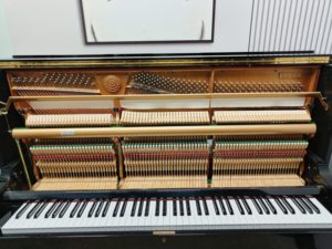 Piano Vertical KAWAI SA5E Premium, Calidad Japonesa, Gran Oferta, 88 Teclas, Madera Sólida, Patas Curvadas, Piano Vertical de Japón - Product Image 3