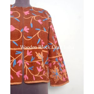 Veste brodée en vente chaude, veste matelassée faite à la main pour femmes, vêtements de plage bohèmes, vêtements de festival élégants, cadeau unique pour elle, bordure libre - Product Image 2
