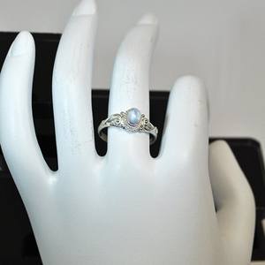 แหวนพลอยรูปวงรีลายพระจันทร์สีรุ้งเครื่องประดับอัญมณีรักษาด้วยเงินสเตอร์ลิงหรือชุบทองดีไซน์ที่มีเอกลักษณ์และการปรับแต่ง - Product Image 2