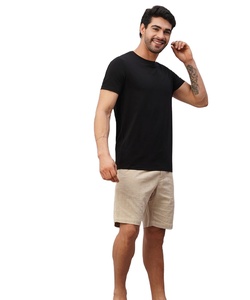 Shorts d'été pour homme en satin de coton beige, coupe classique - Product Image 1