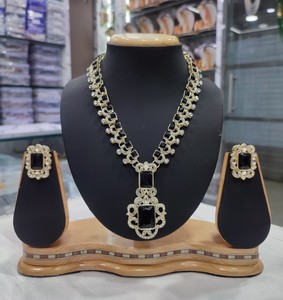 Magnifique ensemble de bijoux de mariage pour femmes, collier et boucles d'oreilles pendantes en cristal de zircon cubique, pour les fêtes - Product Image 2