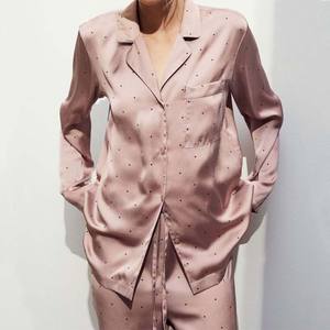 Conjunto de pijama de satén de estilo clásico personalizado para damas adecuado para ropa de cama suave de 2 piezas para las estaciones de verano y primavera - Product Image 4