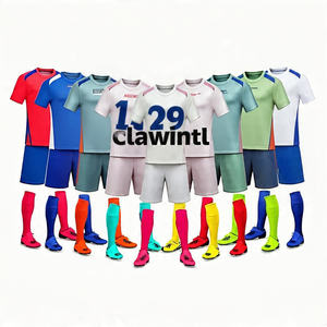 Ensemble d'équipe d'uniforme de football en polyester 100% de qualité supérieure respirant à séchage rapide maillots de football personnalisés vêtements de football coupe ajustée avec des chaussettes - Product Image 5