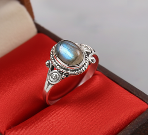 Bague fine en argent sterling 925 pour femme, sertie de labradorite ovale classique, faite à la main - Product Image 6