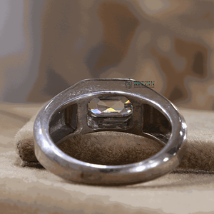 9x7 MM Off - White Emerald Cut Moissanite Diamond Solitaire Style Bezel Setting Anillo de hombre - Product Image 5