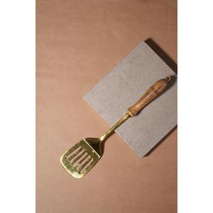 Spatule en laiton de qualité supérieure avec manche long, spatule de cuisine pour une cuisson sûre et une manipulation facile, provenant d'un fournisseur indien - Product Image 3