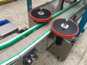 Máquina de sellado de tapones de rosca de metal Tapado automático de botellas de alta precisión para una producción eficiente - Product Image 3