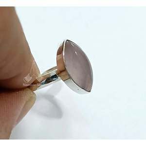 Anillo de Cuarzo Rosa con Corte Marquesa, Hecho a Mano en Plata de Ley, Joyería Boho Minimalista, Gema Rosa Natural, Estilo Hip Hop Elegante - Product Image 4