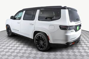 Migliori auto usate in ottime condizioni 2024 Jeep SUV Grand Wagoneer pronte per la spedizione - Product Image 3