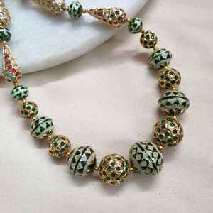 สร้อยคอ Jadau Meenakari หลากสีทำจากโลหะผสมสังกะสีที่ทนทาน - Product Image 6