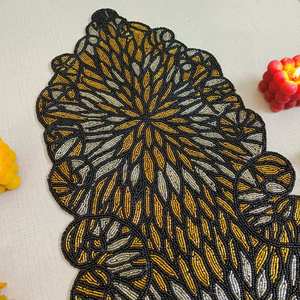 Mantel individual y almohadillas para mesa con cuentas, decoración elegante para el hogar y protector funcional para mesas de comedor - Product Image 4