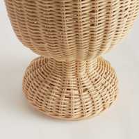 Vase à pied en rotin rustique et élégant, urne en osier tissé à la main, pièce maîtresse décorative naturelle pour la décoration intérieure, les événements et les expositions