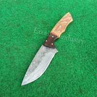 Diseño personalizado hecho a mano Damasco acero caza Skinner cuchillo de hoja fija mango de madera con Funda de cuero gratis