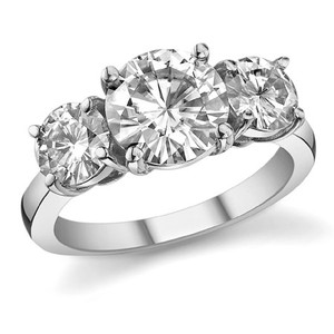 Bague de fiançailles classique de luxe SHREYA DIAM en moissanite à trois pierres brillantes, en argent sterling 925 plaqué rhodium, sertie à griffes - Product Image 4