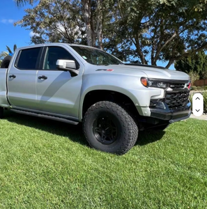Vroletx Silverado 1500 ZR2 2023 Usado en Excelentes Condiciones, Volante a la Derecha/Izquierda - Product Image 3