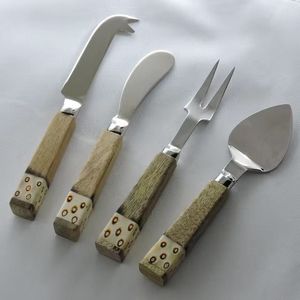 Juego de herramientas de esparcidor de queso plateado de acero inoxidable con mármol blanco redondo y mango de madera - Product Image 4