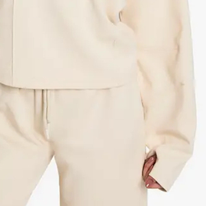 Sudadera Clásica para Mujer con Precio de Mayoreo para Compradores, Corte Moderno y Fácil de Combinar para Mujer / Ropa Urbana de Moda - Product Image 4