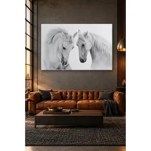 Impresión en lienzo de Fida: Dos caballos blancos con sus cabezas juntas - Product Image 1