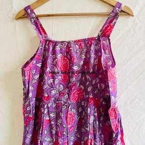 Hermoso Vestido Estampado Floral en Bloques de Algodón, Vestido para Uso Casual, Vestido Estampado a Mano - Product Image 2