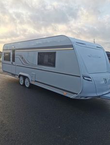 Remolque de Viaje Grande para Autocaravanas con Sistema de Energía Solar, Caravana de Camping 4x4 de Lujo Importada de Austria para 4 Personas - Product Image 2