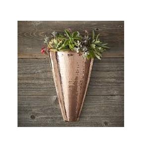 Vase à fleurs en métal artisanal au design antique avec des finitions élégantes pour une utilisation dans les bureaux, les salons ou les mariages - Product Image 5