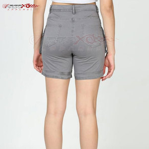 Pantalones cortos de carga transpirables para mujer con bolsillos laterales funcionales y botón Fly Classic para mujer - Product Image 4