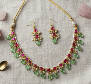 Collier traditionnel antique en or poli, conçu dans un design élégant et intemporel, parfait pour les tenues indiennes et les festivals. - Product Image 3