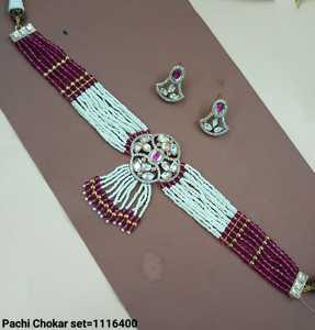 ชุดสร้อยคอแบบโชกเกอร์ไข่มุกโมติเพิร์ลจี้มาลาและ kundan แบบดั้งเดิมโกลด์โทนสีทองแบบดั้งเดิม - Product Image 3